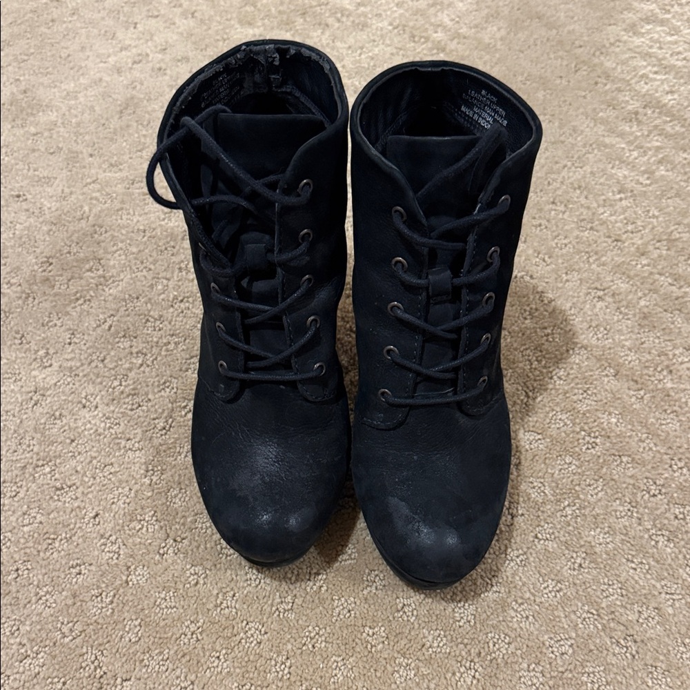 Raspy Steve Madden Black Lace-Up Boots